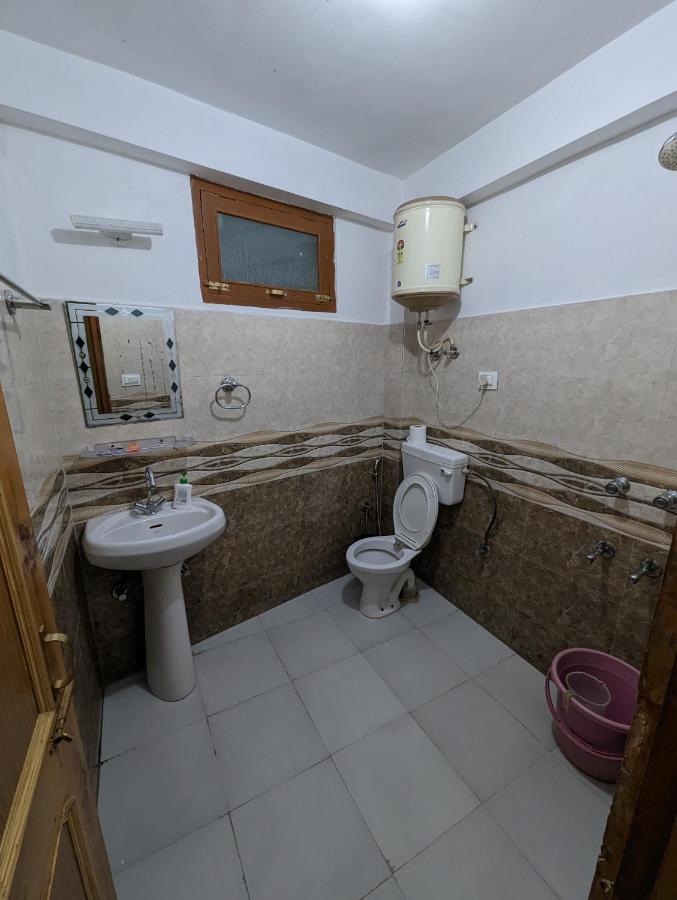 Attic Monkey Cafe & Rooms 마날리 외부 사진