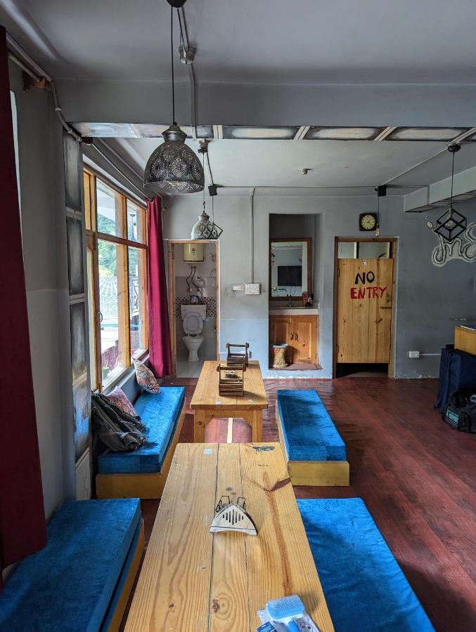 Attic Monkey Cafe & Rooms 마날리 외부 사진