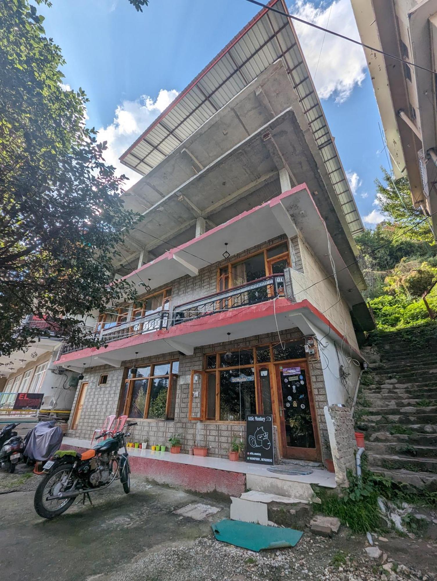 Attic Monkey Cafe & Rooms 마날리 외부 사진
